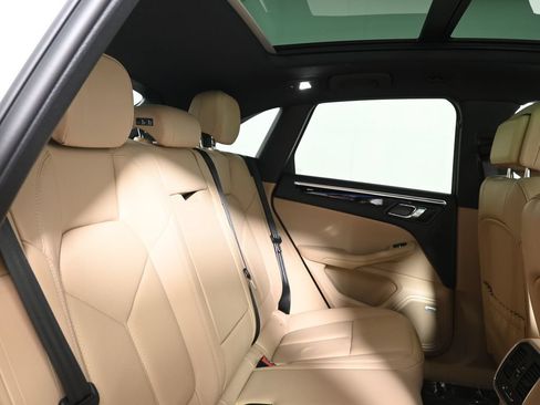 Used 2023 Porsche Macan AWD/4WD image 41