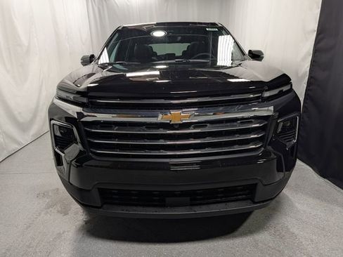 New 2026 Chevrolet Traverse LT w/ Sun and Wheel Package AWD/4WD image 8
