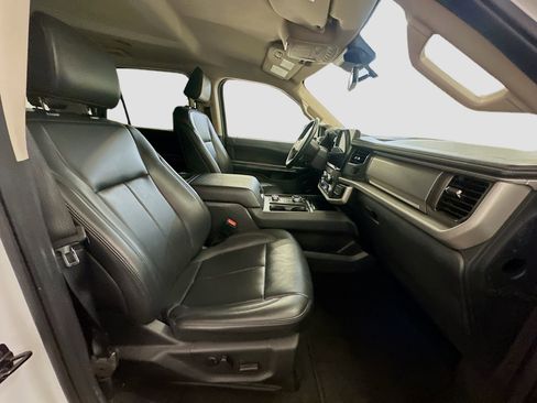 Used 2024 Ford Expedition XLT image 34