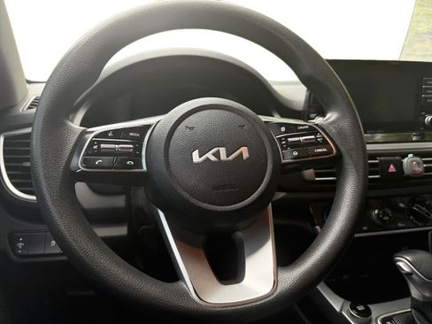 Used 2023 Kia Seltos LX AWD/4WD image 13