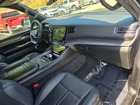 Used 2024 Jeep Wagoneer Series II w/ Flexible Seating Group AWD/4WD image 28
