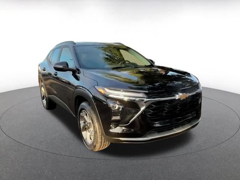 Used 2025 Chevrolet Trax LT image 3
