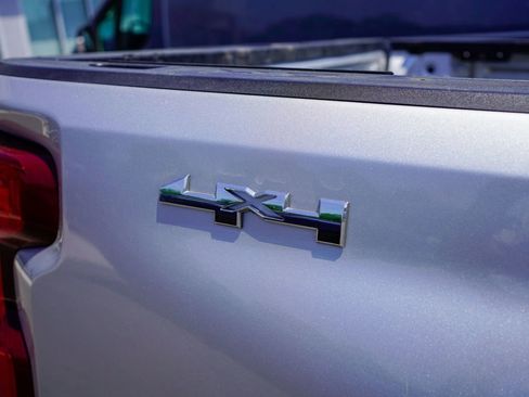 Used 2021 Chevrolet Silverado 2500 Custom w/ Custom Value Package AWD/4WD image 12