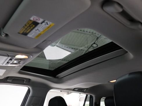 Used 2023 Toyota Highlander XLE FWD image 29