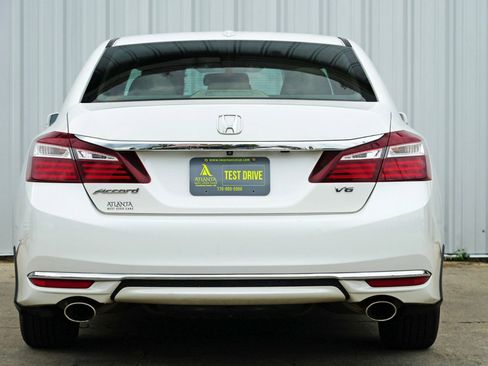 Used 2017 Honda Accord EX-L image 10