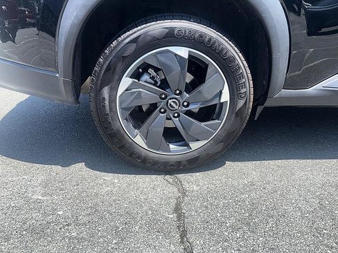Certified 2024 Nissan Rogue SV AWD/4WD image 16