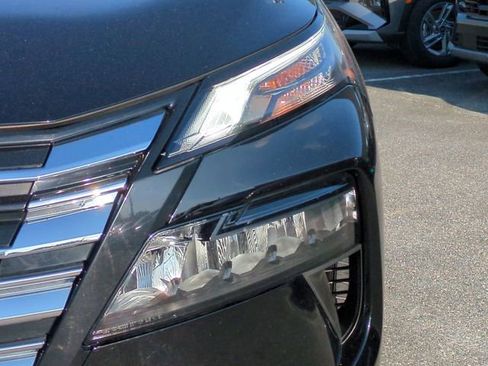 Used 2025 Nissan Rogue SV AWD/4WD image 9