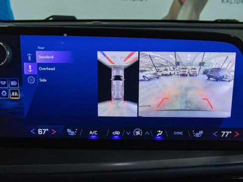 Used 2024 Chevrolet Traverse LT image 7