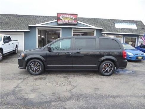 Used 2018 Dodge Grand Caravan GT image 1