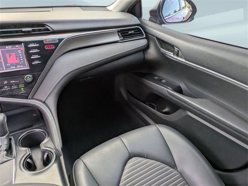 Used 2019 Toyota Camry SE image 17