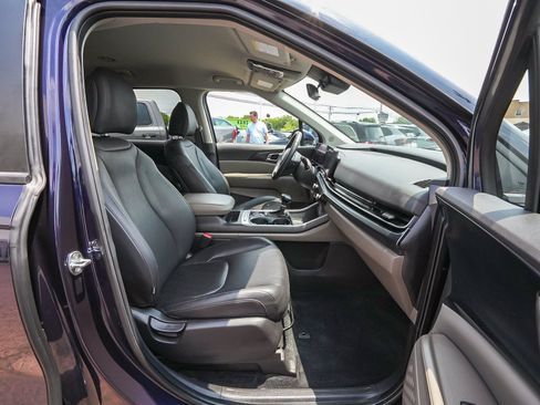 Used 2025 Kia Carnival FWD image 46