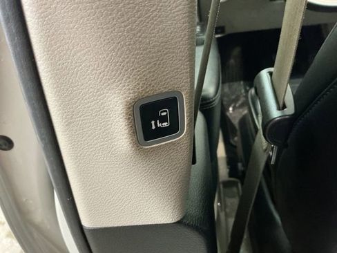 Used 2017 Chrysler Pacifica Limited w/ UConnect Theater Package image 66