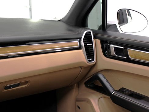 Used 2019 Porsche Cayenne image 57