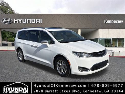 Used 2020 Chrysler Pacifica Limited image 1
