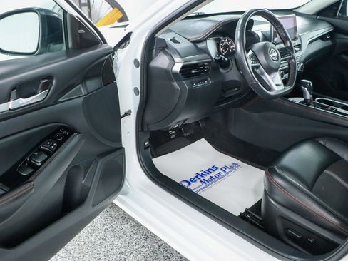 Used 2024 Nissan Altima 2.5 SR image 3