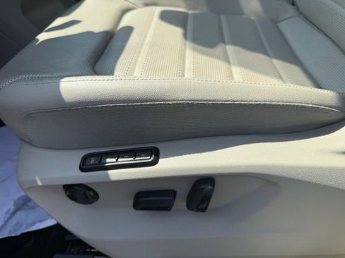 Used 2024 Volkswagen Atlas SEL AWD/4WD image 18