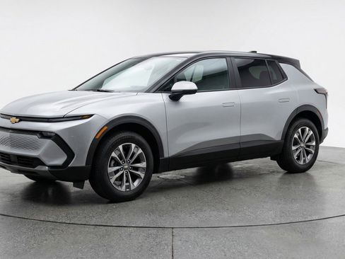 Used 2025 Chevrolet Equinox LT image 3