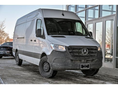 Used 2025 Mercedes-Benz Sprinter 2500 image 1