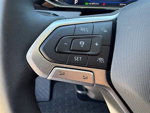 Certified 2025 Volkswagen Jetta SEL image 37