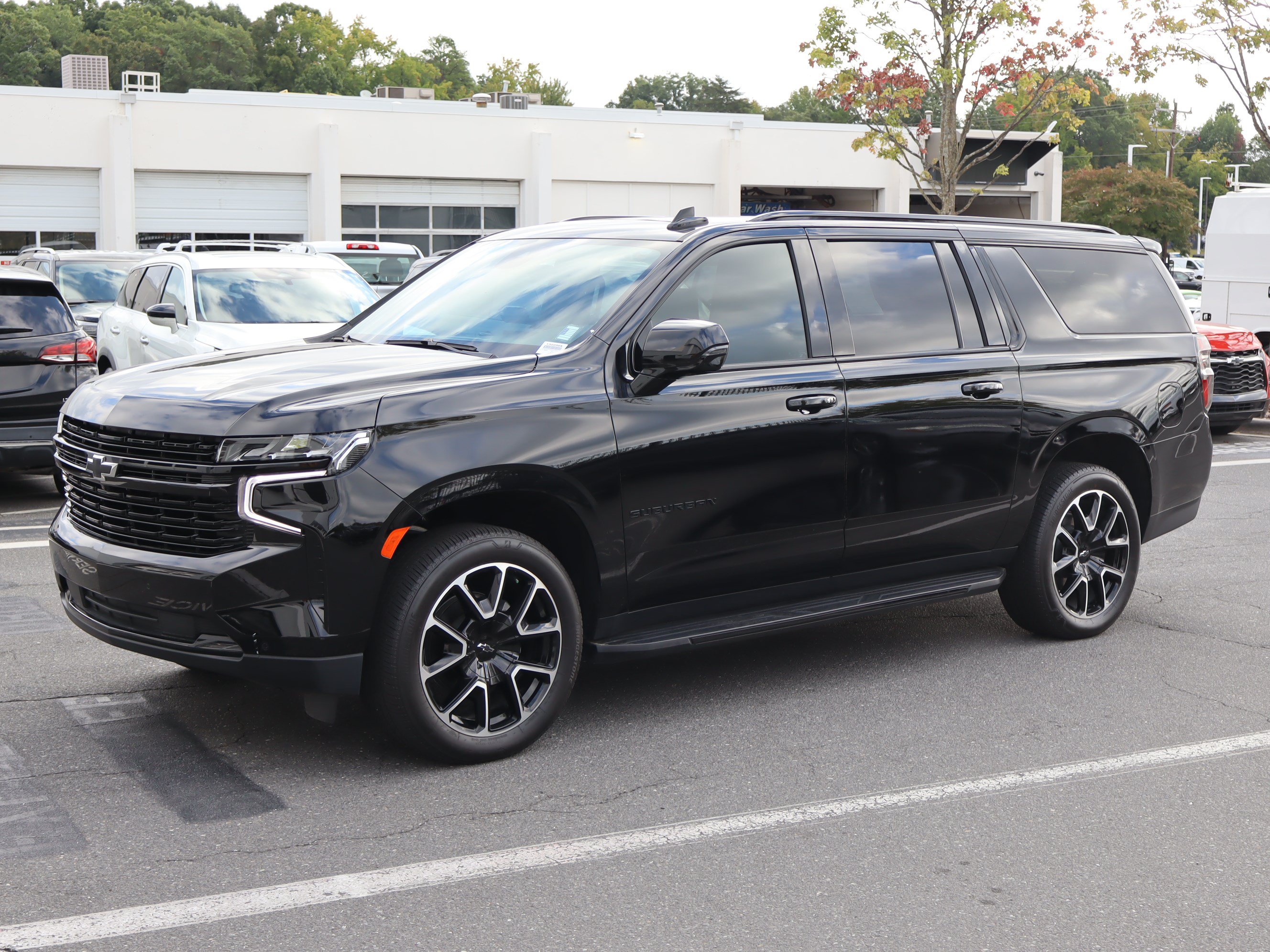 Used 2024 Chevrolet Suburban RST w/ Luxury Package AWD/4WD image 5