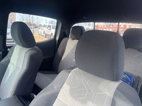 Used 2021 Toyota Tacoma TRD Sport image 8