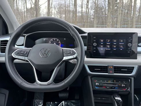 Used 2025 Volkswagen Taos SE w/ Panoramic Sunroof Package image 28