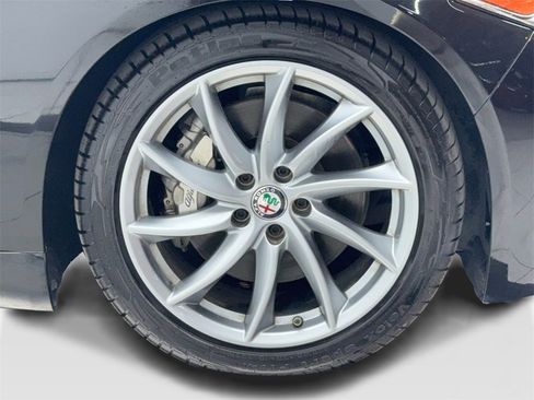 Used 2019 Alfa Romeo Giulia image 51
