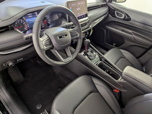 New 2026 Jeep Compass Latitude image 11