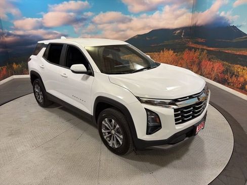 Used 2026 Chevrolet Equinox LT FWD image 2