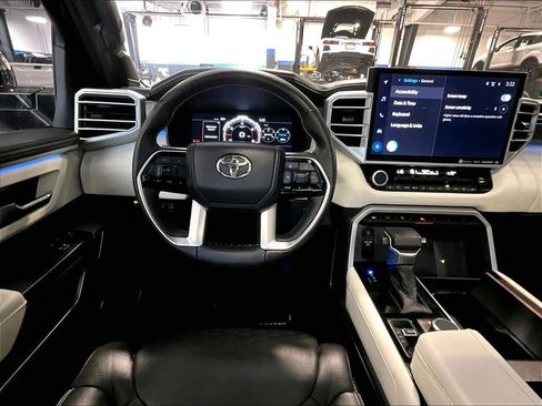 Used 2024 Toyota Sequoia Capstone AWD/4WD image 18