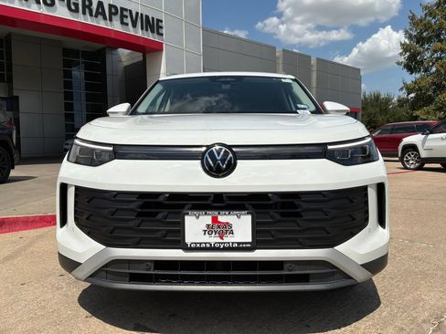 Used 2026 Volkswagen Tiguan SE FWD image 3
