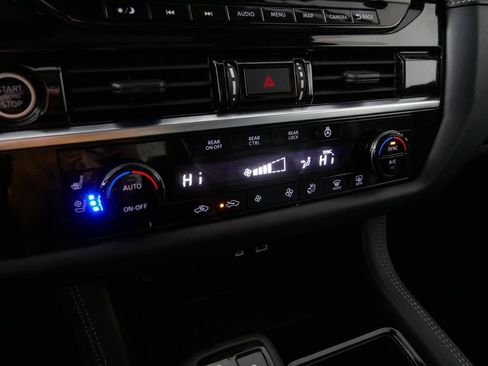 Used 2023 Nissan Pathfinder Platinum image 27