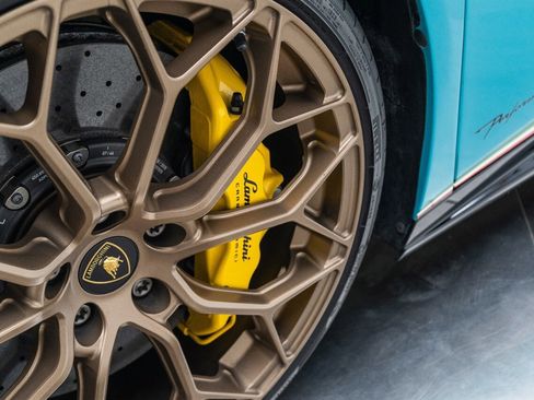 Used 2019 Lamborghini Huracan Performante AWD/4WD image 39