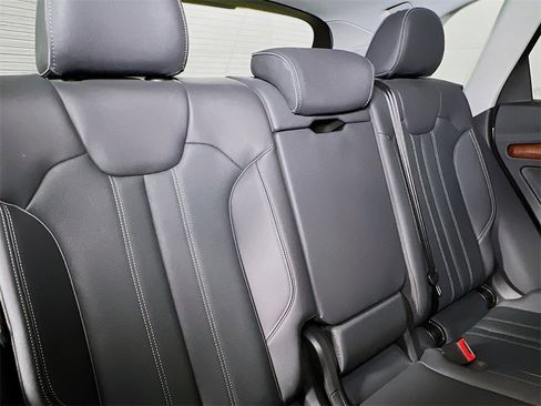 Used 2023 Audi Q5 e Premium Plus w/ Premium Plus Package image 28