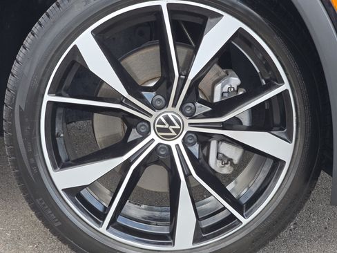 Certified 2024 Volkswagen Tiguan SEL R-Line AWD/4WD image 17