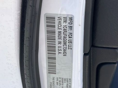 Used 2021 Jeep Grand Cherokee Laredo w/ Security & Convenience Group image 36