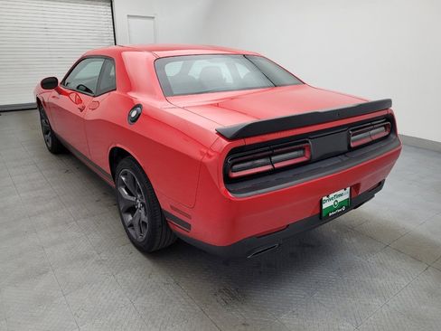 Used 2017 Dodge Challenger SXT image 5