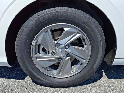 New 2026 Hyundai Elantra SE FWD image 5