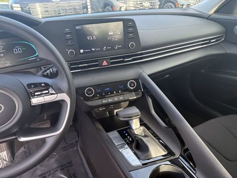 Certified 2026 Hyundai Elantra Hybrid FWD image 27