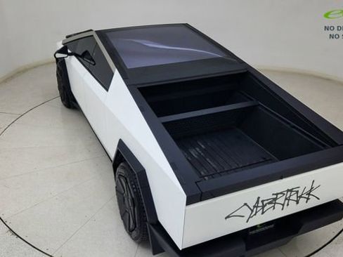 Used 2024 Tesla Cybertruck AWD Crew Cab image 77