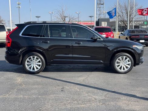 Used 2017 Volvo XC90 T6 Momentum w/ Vision Package image 4