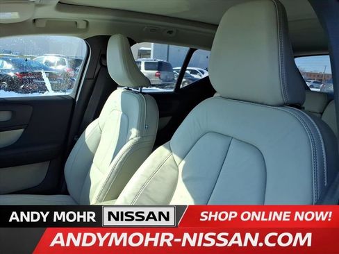 Used 2023 Volvo XC40 B5 Plus image 7