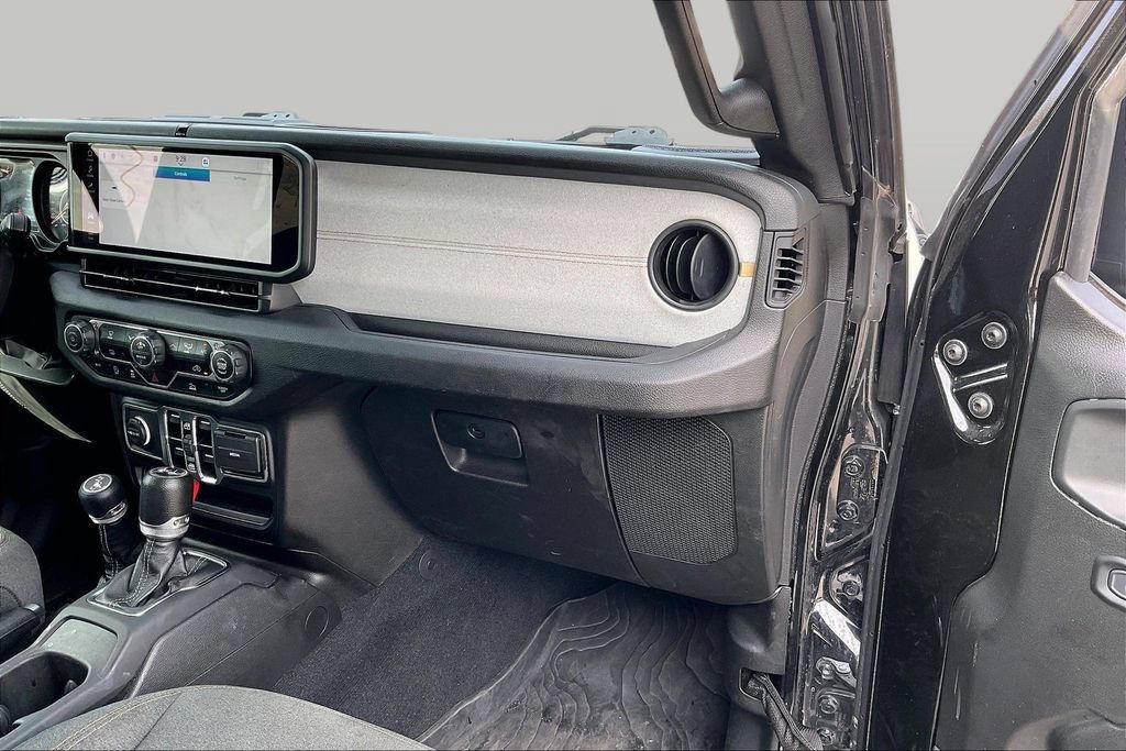 Used 2024 Jeep Wrangler Unlimited Sport AWD/4WD image 17