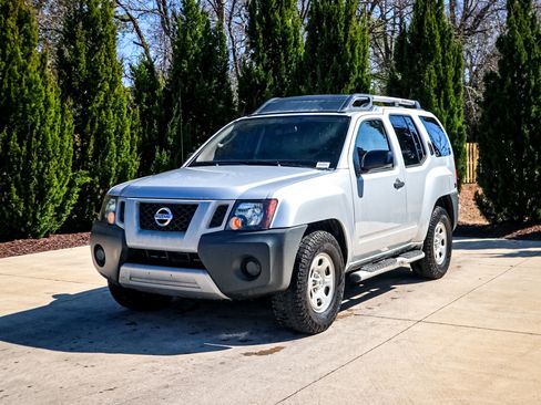 Used 2012 Nissan Xterra X image 5