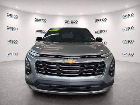 Used 2025 Chevrolet Equinox LT w/ Safety and Technology Package FWD image 2