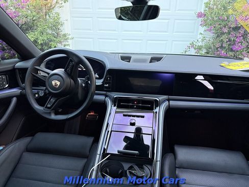 Used 2025 Porsche Panamera image 2