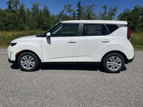 New 2025 Kia Soul LX image 2