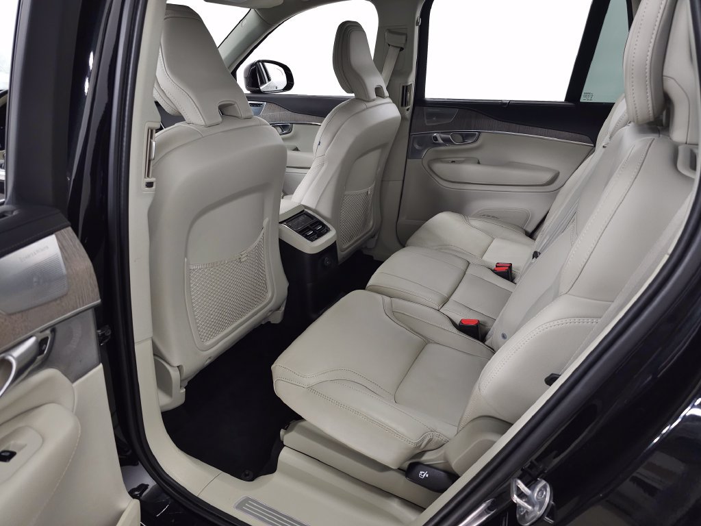 Used 2024 Volvo XC90 T8 Ultimate AWD/4WD image 32