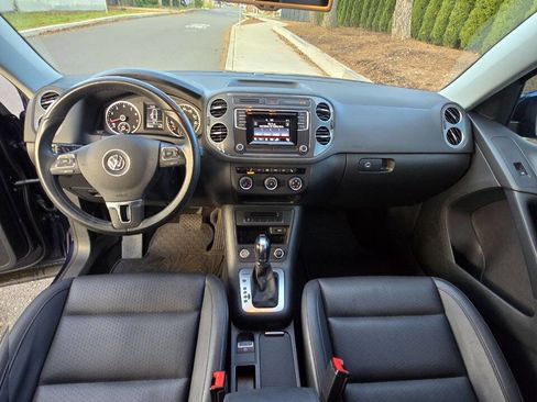 Used 2016 Volkswagen Tiguan S image 11