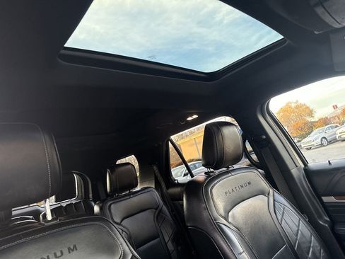 Used 2018 Ford Explorer Platinum image 25